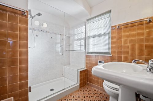 5911 Drake Ave, Chicago IL 60659-2204 exterior