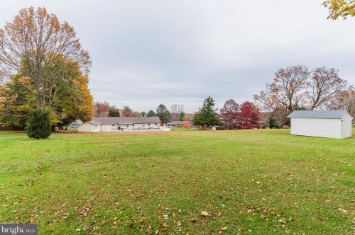 33 Vly Vw Dr, Hanover PA 17331-8307 exterior