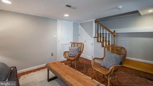 16 Monroe Ave, Alexandria VA 22301-1923 exterior