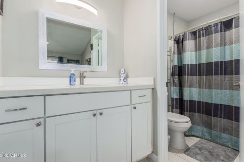 3010 Blackhawk Dr, Phoenix AZ  85050-4706 exterior