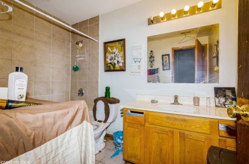 7910 Greenwood Ave, Chicago IL 60619-3318 exterior