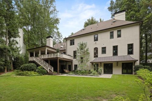 2817 Dover Rd, Atlanta GA 30327-1209 exterior