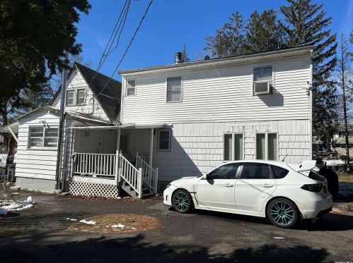 52 Rdg Ave, Central Islip NY 11722-3311 exterior