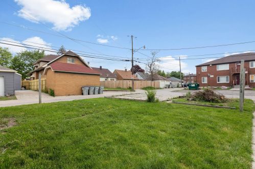 4282 28, Milwaukee WI 53215-2202 exterior