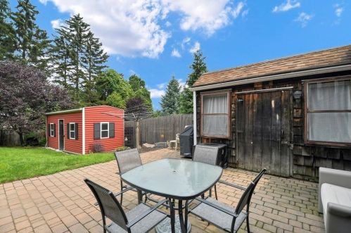 35 Ivernia Rd, Worcester MA 01606-1423 exterior