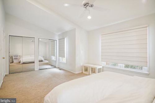 6036 Loganwood Dr, Rockville MD 20852-3459 exterior