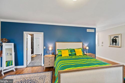 580 Mermaid Ln, Philadelphia PA 19118-4026 exterior