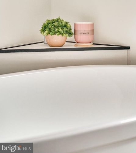 3445 Little Hunting Crk Dr, Alexandria VA 22309-1923 exterior