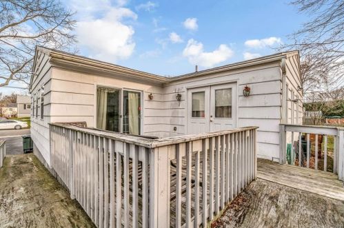 15 Hollywood Ave, Milford CT 06460-4214 exterior