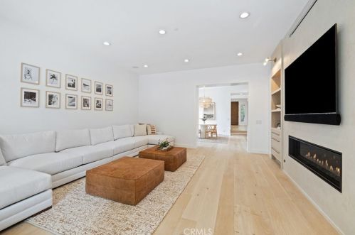 10464 Caribou Way, Tustin CA  92782-1470 exterior