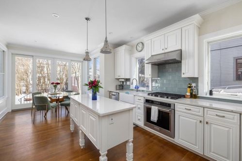 26 Narragansett Ave, Middletown RI  02840-4065 exterior