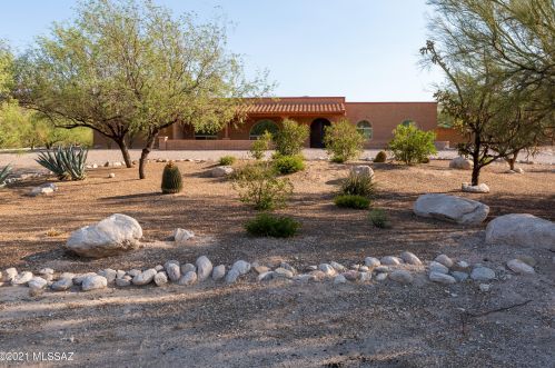 7905 Cloud Rd, Tucson, AZ 85750-2822