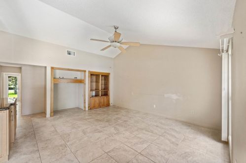 5320 Courtney Cir, Boynton Beach FL 33472-1249 exterior