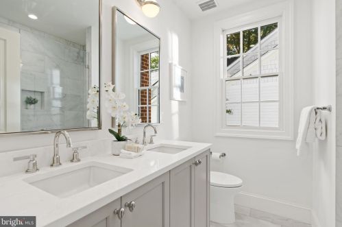 4420 Fessenden St, Washington DC  20016-4054 exterior