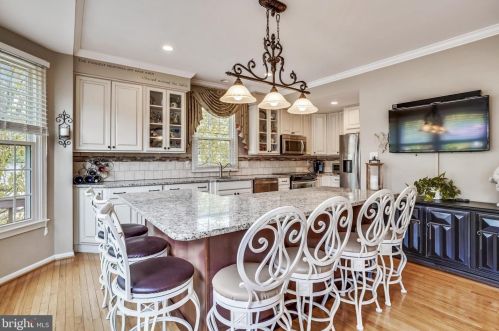 8000 Readington Ct, Springfield VA  22152-3659 exterior