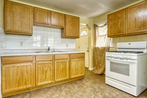 4208 Park Ave, Gary, IN 46405-1862