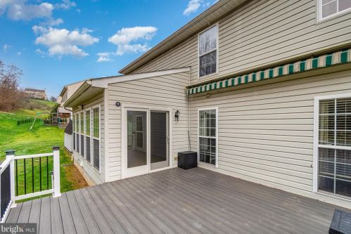 37 Louvain Dr, Hanover PA 17331-8696 exterior