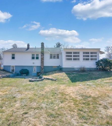 11 Stony Brk Rd, Enfield CT 06082-4025 exterior