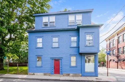 21 Spring St, Middletown, RI 02840-2927