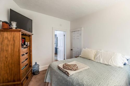 48 Maple Ave, Derby CT 06418-1328 exterior