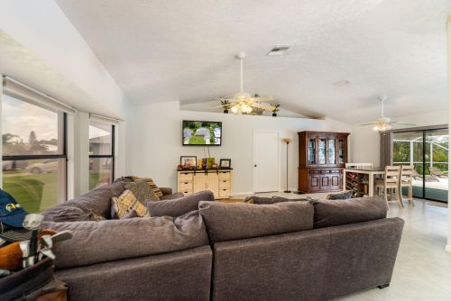 2251 Mcmaster St, Fort Pierce FL  34952-6845 exterior