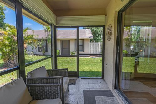 203 1 Cir, Boynton Beach FL 33435-7261 exterior