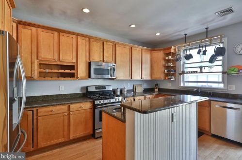 1513 Bainbridge St, Philadelphia PA 19146-2130 exterior