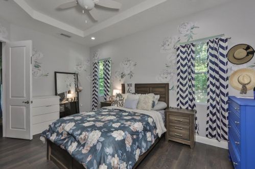 8704 El Portal Dr, Tampa FL  33604-1223 exterior