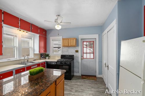 1711 Fulton St, Grand Rapids MI 49506-1814 exterior