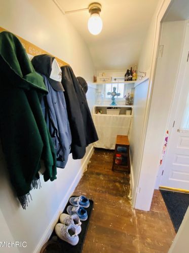 1140 Park St, Kalamazoo MI 49007-3487 exterior