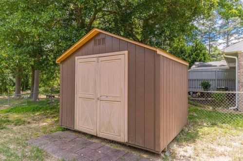 2304 Amber Wood Dr, Lithonia GA 30078-6131 exterior