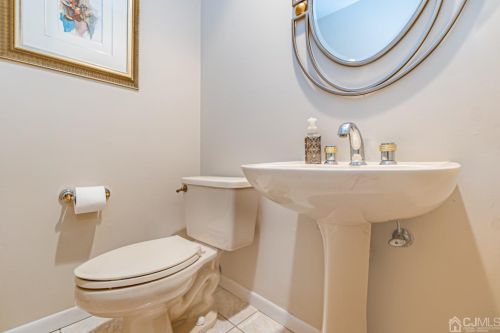 133 Coppertree Ct, Edison NJ 08820-4055 exterior