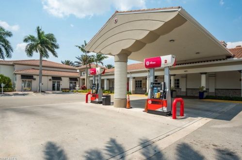 5045 Kingston Way, Naples FL 34119-9542 exterior