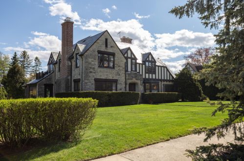 511 Monrovia Ave, Milwaukee, WI 53217-4651