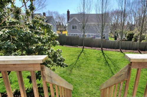 26 Bauer Pl, Westport CT 06880-4101 exterior