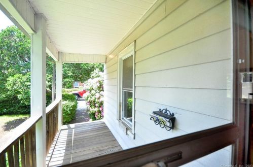 34 Windsor St, Enfield CT 06082-2815 exterior