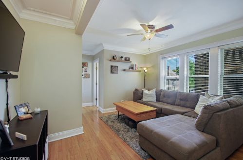 2844 Addison St, Chicago, IL 60618-4621