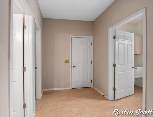 1621 Falcon Crest Dr, Grand Rapids MI 49525-7011 exterior