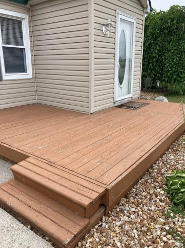 6310 Marina Dr, Algonac, MI 48001-4212