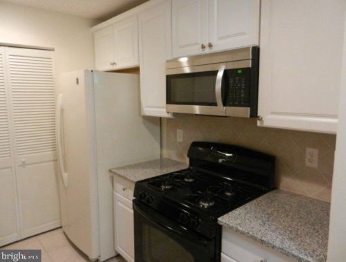 71 Oneill Ct, Trenton NJ 08648-2651 exterior