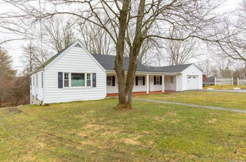 16 Elmendorf Dr, Poughkeepsie, NY 12603-1606