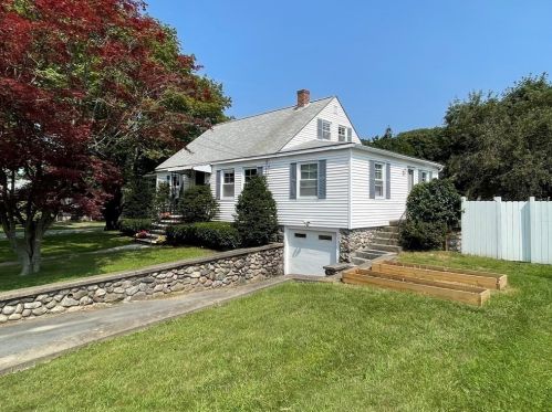 466 Massachusetts Ave, North Andover, MA 01845-4343