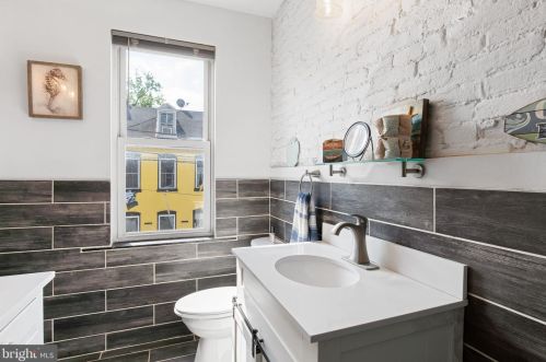 10 Locust St, Lancaster PA  17602-3608 exterior