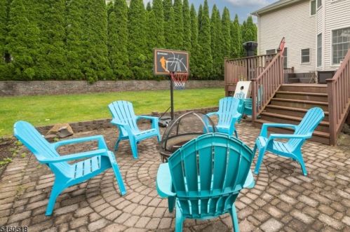 68 Terrace Ave, Town Center NJ  07052-3662 exterior