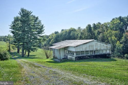 752 Nyes Rd, Hummelstown PA 17036-8688 exterior