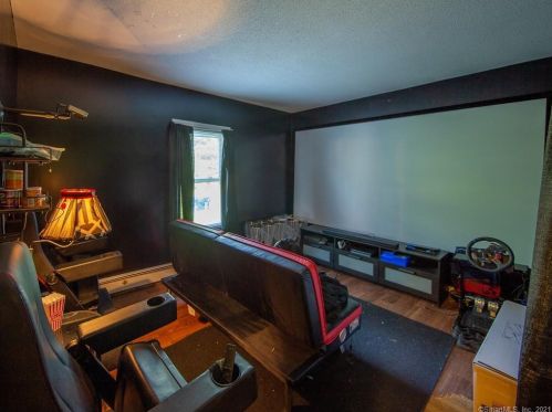 28 Hollister St, Manchester CT 06042-3532 exterior