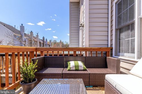 7041 Chesley Search Way, Alexandria VA 22315-4754 exterior