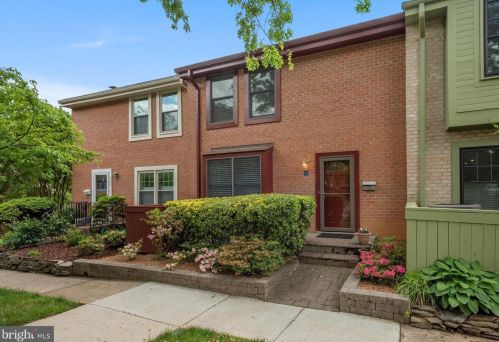 2154 Golf Course Dr, Herndon, VA 20191-3828