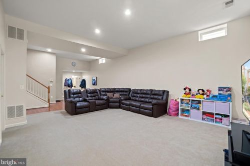 6802 Morning Brk Ter, Alexandria VA 22315-6117 exterior