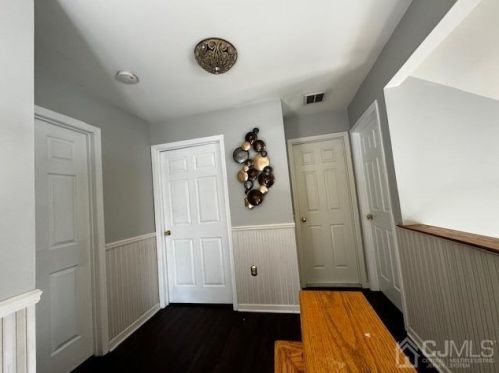 5 Cherrywood Dr, Piscataway NJ  08854-6530 exterior